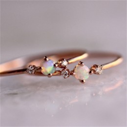 Ogień Opal pierścień cienkie Rainbow pierścienie dla kobiet różowe złoto Cubic cyrkon Birthstone Rhinestone proste pierścienie A